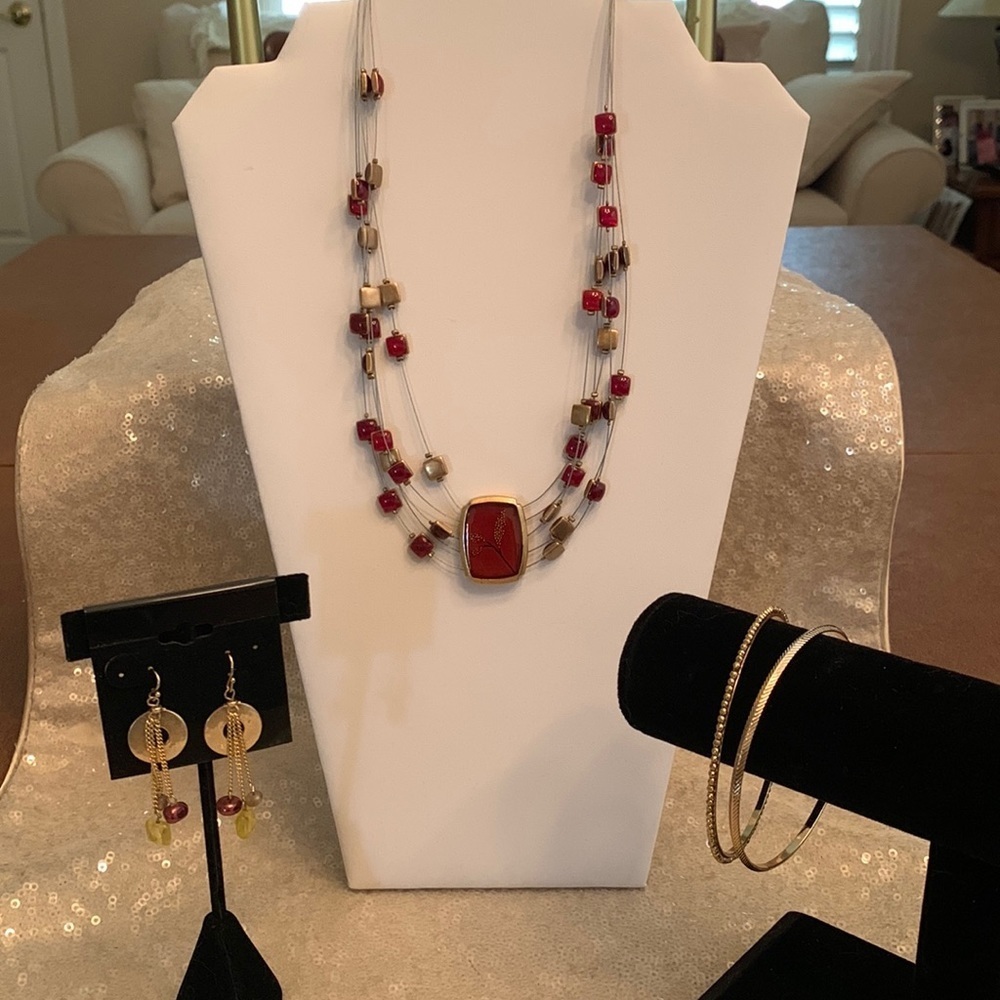 Chicos antique gold & red necklace, dangle earrings & 2 bangle bracelets LC129